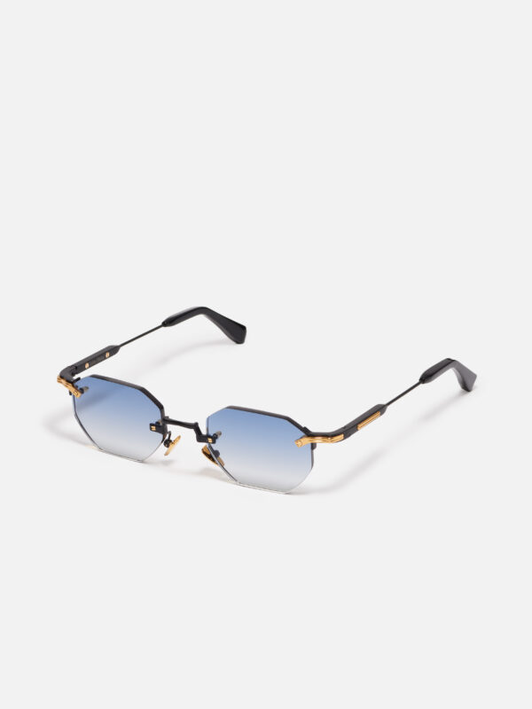 Curtis - Image 2